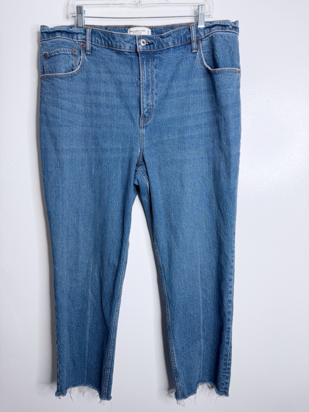 Abercrombie & Fitch 90's Straight‎ Ultra High Rise Blue Wash Raw Hem 34/18 Short - Picture 2 of 7